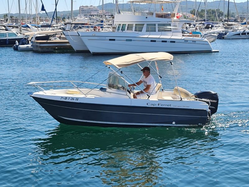 CAP FERRET 502
