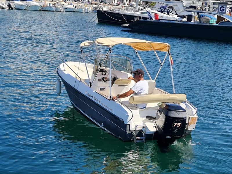 CAP FERRET 502